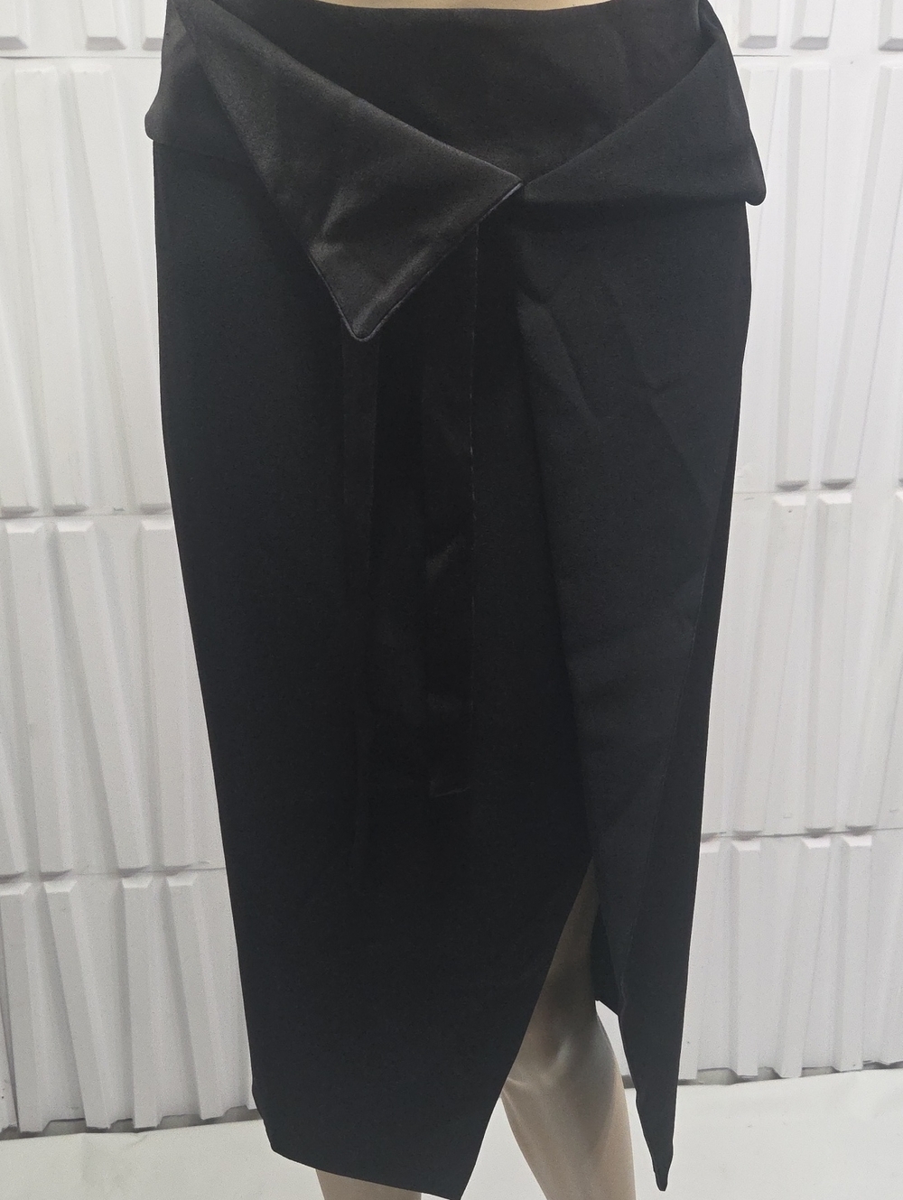 Halston Heritage Black Knee Length Skirt NWT Size8